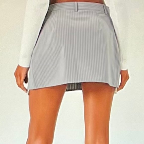 Forever 21 Pinstriped Pleated Mini Skirt in Gray/White (M) New With Tags - Picture 2 of 10